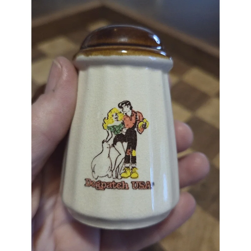Vintage Dog Patch USA salt and pepper Shakers, Abner And Daisy Mae